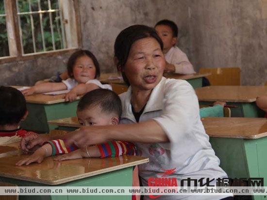 尚品企划援助四川灾区小学