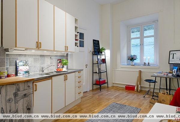 色彩功能性于一体 北欧浅黄地板小户公寓(图)