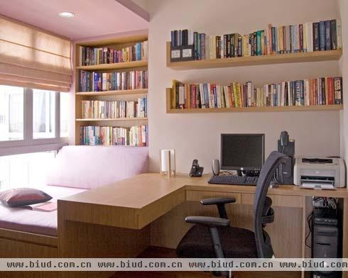 爱读书的小家庭 拥有大空间感的简约公寓(图)