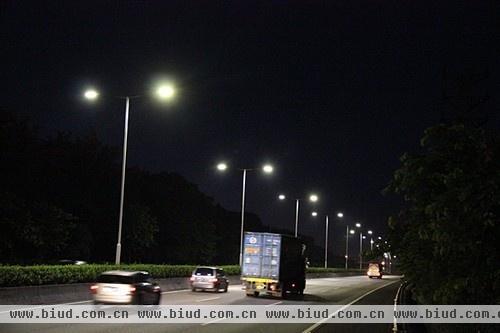 广深高速LED路灯改造后夜景（图片源自广东省科学技术厅）