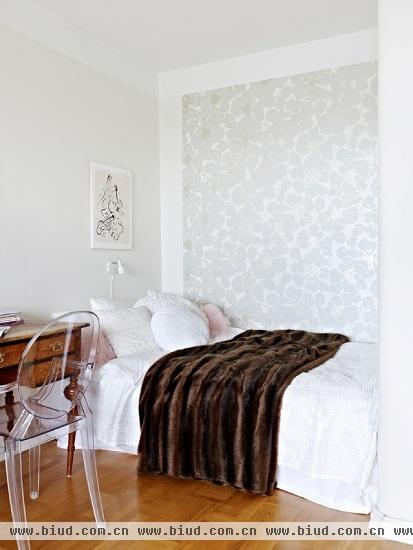 花朵壁纸装扮浪漫卧室 38平米单身公寓换容颜