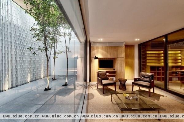 中国古典花园的理念 新加坡一墙两院住宅设计