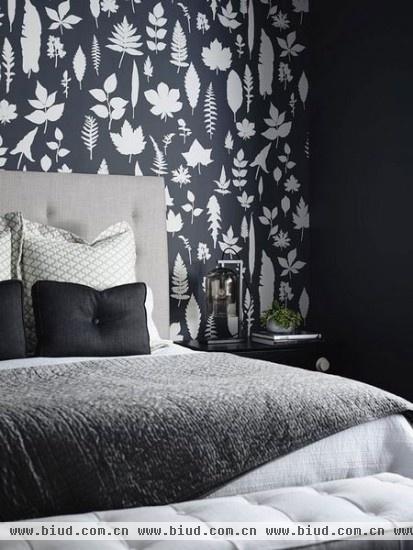 墨尔本小住宅 黑白壁纸装扮潮流卧室背景(图)