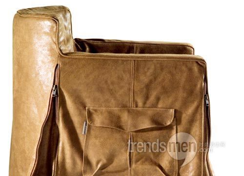 Jacket 沙发，如果将沙发皮套取下，再拉上拉锁，即可将产品打包收好，方便储物。